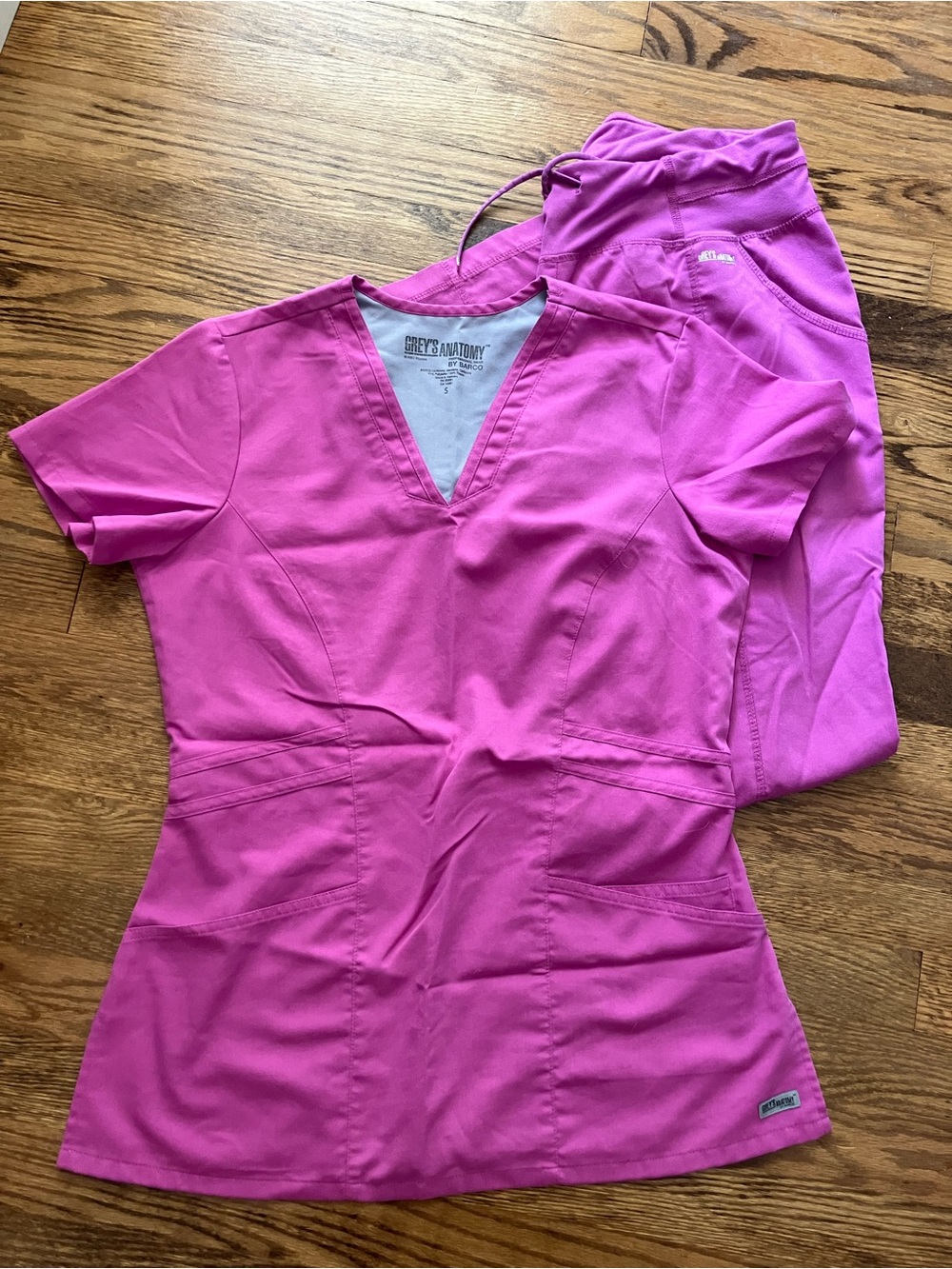 Grey’s Anatomy Active Yoga Knit Scrub Set